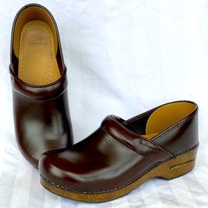 Dansko Professional cordovan clogs Sz. 40 9.5/10